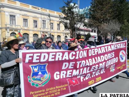 Comerciantes protagonizaron masiva marcha de protesta /LA PATRIA
