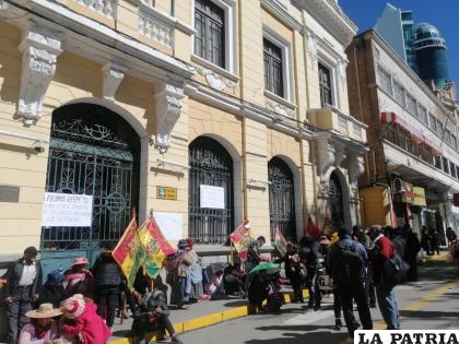 Gremiales se movilizaron en exteriores del GAMO 
/LA PATRIA