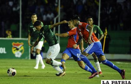 Lucas Chávez deja en el camino a sus marcadores /APG