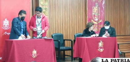 Momento de la firma de convenio /LA PATRIA 
