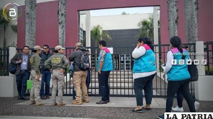 Momento del allanamiento al Colegio Alemán /ABI