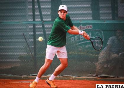 El tenista boliviano Juan Carlos Prado en plena competencia /APT