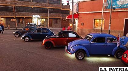 Los automóviles se reunieron en la Avenida Bush /LA PATRIA