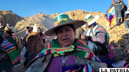 ANTONIA VILLCA
??Este Año Nuevo Andino significa mucho y pedimos del Tata inti todos nuestros deseos, que no nos falte nada en nuestras regiones. Nosotros somos muy creyentes de estas costumbres y esperamos buenos augurios para este año?.
