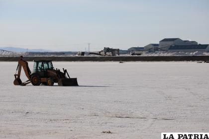 Bolivia encara la industrialización del litio. / MHE