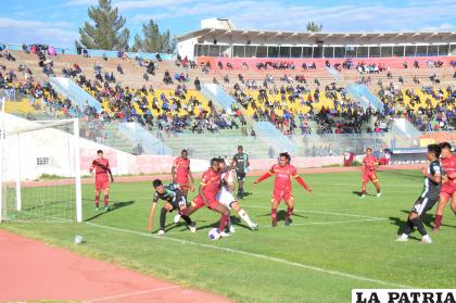 Sur-Car y CDT Real Oruro se verán las caras el domingo /LA PATRIA