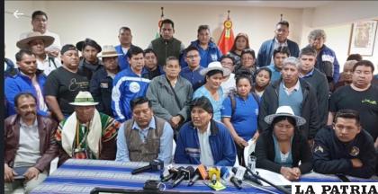 La conferencia de prensa brindada por Evo Morales y sus dirigentes /Captura