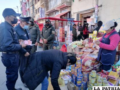 Operativo en la venta de embutidos en la feria de San Juan 
/LA PATRIA
