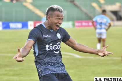 Jair Reinoso selló el triunfo de Aurora en Cobija, fue autor del tercer gol /APG