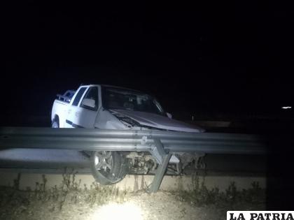 Tres ocupantes del carro oficial resultaron lastimados /Cortesía
