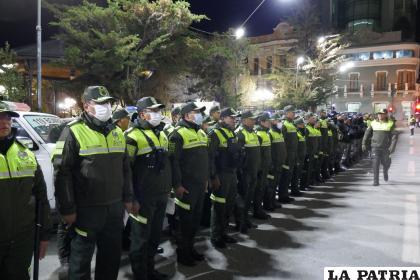 Más de 200 policías fueron parte de los operativos por San Juan /LA PATRIA
