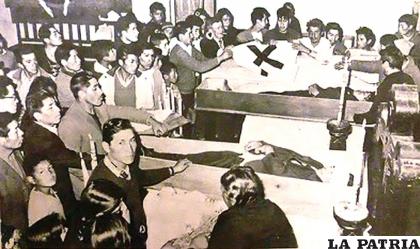 Los fallecidos fueron velados y enterrados de manera colectiva /LA PATRIA
