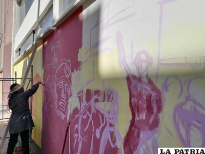 Artistas orureños demuestran su talento en pintando de murales /LA PATRIA
