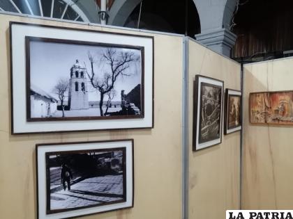 Artistas bolivianos demuestran sus obras en exposición en el hall del Paraninfo Universitario
 / LA PATRIA