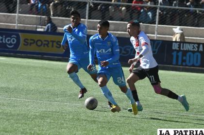 Edarlyn Reyes a pesar que no marcó, fue el más destacado de su equipo /APG