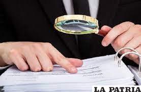 El adolescente pretendía firmar en cuenta de su hermano mayor /Referencial