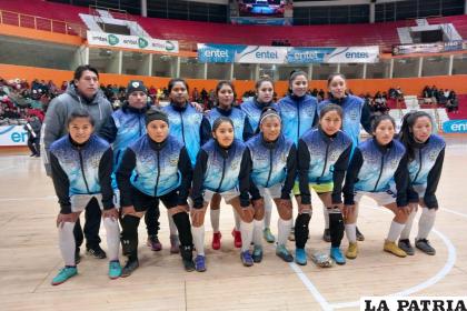 Oruro no pudo encontrar una cohesión en sus líneas y terminó siendo goleado /Orlando Torrez
