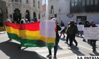 Marcha de las trabajadoras por la Plaza 10 de Febrero /LA PATRIA
