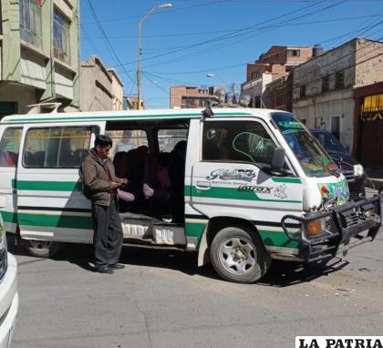 Tras el choque, diez pasajeros salieron lastimados /LA PATRIA