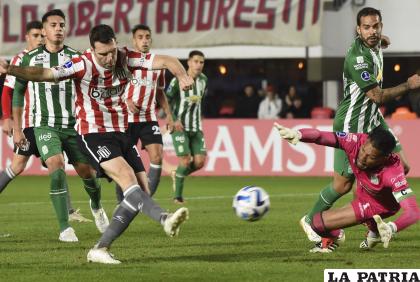 Estudiantes no desaprovechó las ocasiones de gol que le presentó /APG