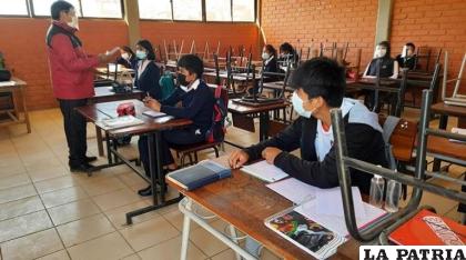 Clases presenciales con elementos de bioseguridad en Cochabamba /Los Tiempos