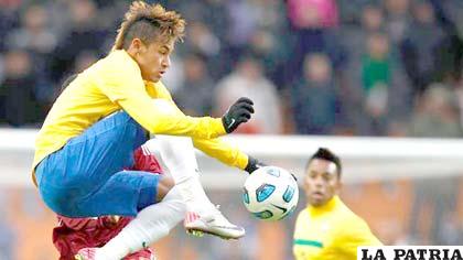 Neymar no pudo con la defensa de Venezuela