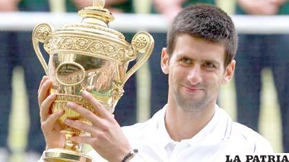 Novak Djokovic ganó hoy por primera vez el torneo de Wimbledon