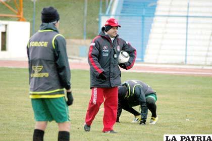 Universitario entrenó ayer en la cancha principal del estadio “Jesús Bermúdez”