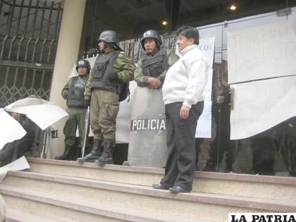 Edificio del Tribunal Electoral Departamental ayer permaneció con resguardo policial