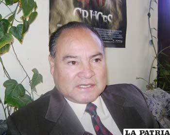 Mario Vidal Moruno, orureño autor de libros referidos al ámbito universitario