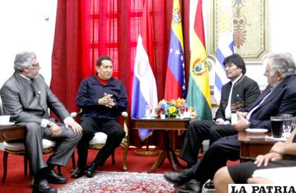 Chávez recibe a sus similares en Venezuela