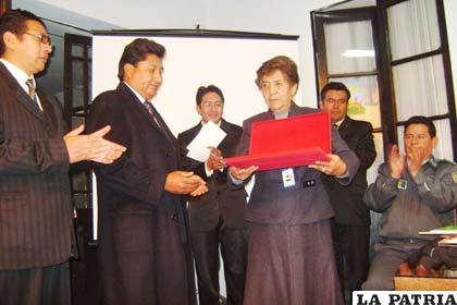 Labor de Clotilde Calancha, al frente del Defensor del Pueblo en Oruro, mereció reconocimiento