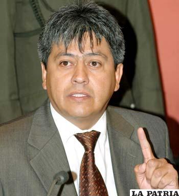 Mario Cossío, ex prefecto de Tarija, figura en las listas de la Interpol, pese a tener asilo político en Paraguay