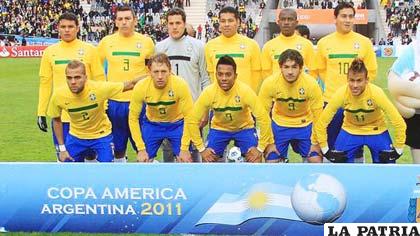 La selección de Brasil pretende borrar su mala imagen a costa de Paraguay