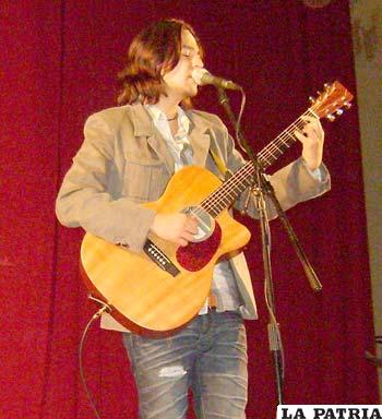 Rodrigo Rojas interpretó bellas melodías en la Casa Municipal de Cultura