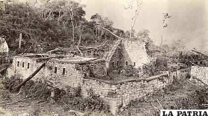 La existencia de Machu Picchu era casi totalmente ignorada, hasta el 7 de julio de 1911, cuando Bingham se topó con ella y difundió la noticia de su hallazgo por todo el mundo (Nacional Geographic)