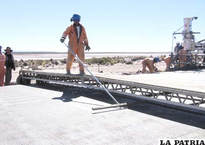 Camino Uyuni-Huancarani-Cruce Condo-K ya cuenta con el financiamiento de la CAF por más de 104 millones de dólares