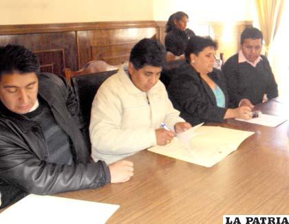 Firma de convenio entre asambleístas y miembros del CIES