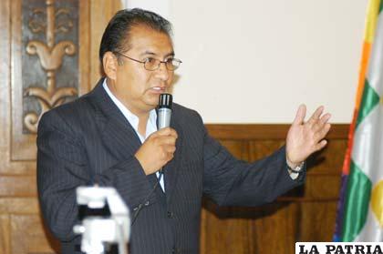 El gobernador, sostiene que la principal institución departamental se administra con austeridad para cuidar su débil economía
