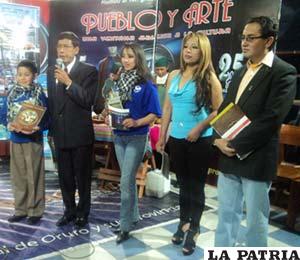 Integrantes de “Pueblo y Arte”, una entidad cultural ya muy tradicional en Oruro