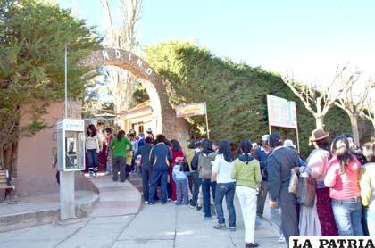 Panorama de domingo para ingresar al zoo