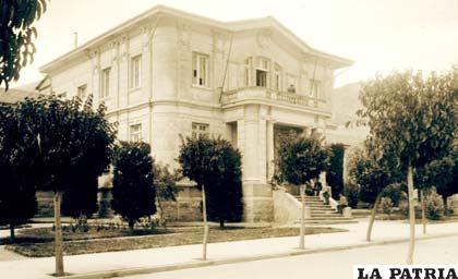 Fachada del Colegio Nacional Simón Bolívar en 1935