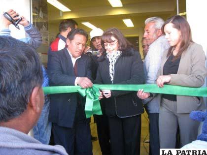 Ejecutivos del BNB inauguraron nuevas oficinas en la ciudad turística de Uyuni