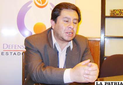 Representante a.i. de la Defensoría del Pueblo, Marco Antonio Rivera, explica que la institución no se parcializa con ninguna organización