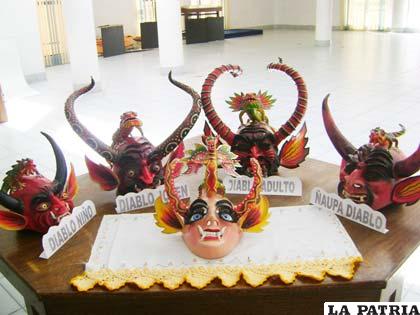 Máscaras que muestran evolución de la danza de la Diablada