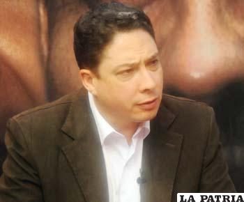 El presidente de la Cámara de Diputados Héctor Arce Zaconeta, durante la entrevista en el programa “El Pueblo es Noticia” 