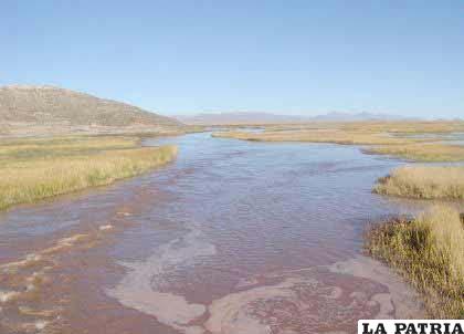 Se verificó el desborde de 240 metros en el río Desaguadero