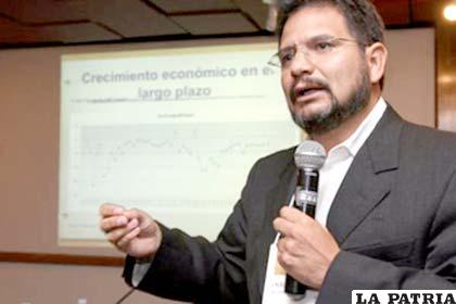 El economista Gonzalo Chávez asegura que economía en Bolivia es “errática”