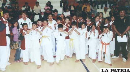 Deportistas orureños que representaron a Oruro en el nacional de karate