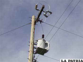 Gobernación entregó sistema de electrificación para comunidades de Challapata